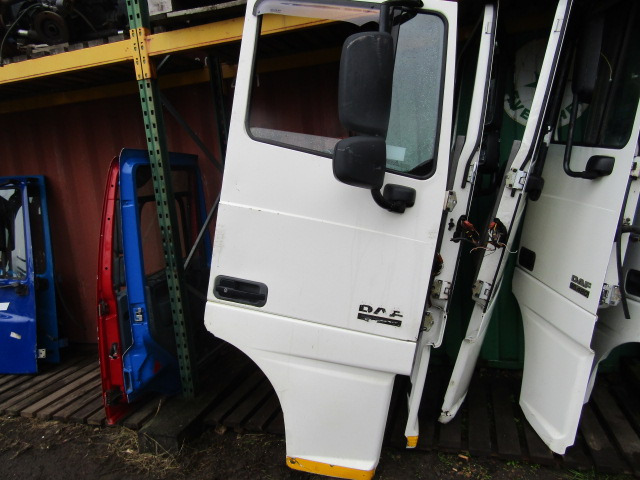 DAF XF 105 OFFSIDE (DRIVERS) COMPLETE DOOR - Кабина и интерьер для Грузовиков: фото 2 DAF XF 105 OFFSIDE (DRIVERS) COMPLETE DOOR - Кабина и интерьер для Грузовиков: фото 2