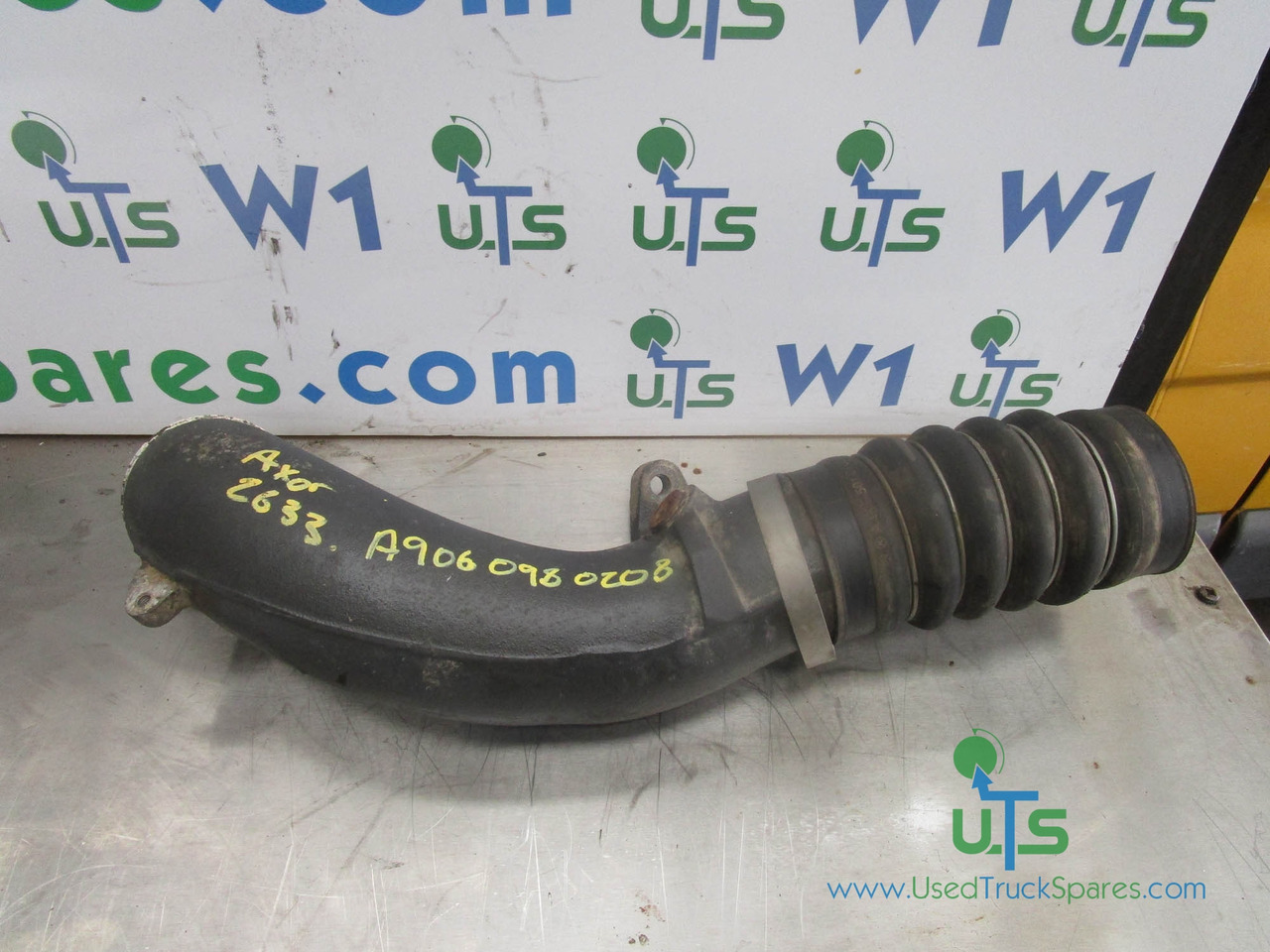 MERCEDES AXOR 2633 (OM926) INTERCOOLER PIPE P/NO A9060980208 - Двигатель и запчасти для Грузовиков: фото 1 MERCEDES AXOR 2633 (OM926) INTERCOOLER PIPE P/NO A9060980208 - Двигатель и запчасти для Грузовиков: фото 1