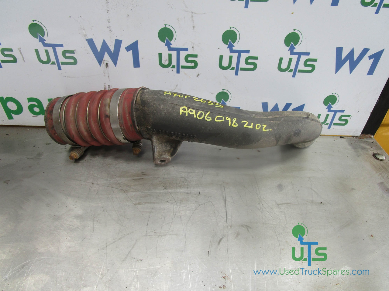 MERCEDES AXOR 2633 OM926 INTERCOOLER PIPE P/NO A9060982102 - Двигатель и запчасти для Грузовиков: фото 1 MERCEDES AXOR 2633 OM926 INTERCOOLER PIPE P/NO A9060982102 - Двигатель и запчасти для Грузовиков: фото 1