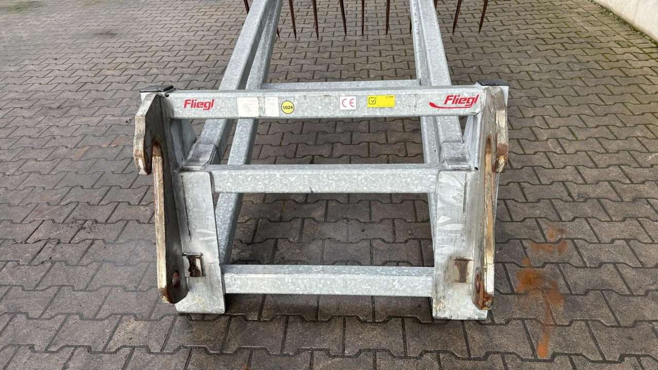 Fliegl SILOPRATZE 3000 MM - Техника для силоса: фото 4 Fliegl SILOPRATZE 3000 MM - Техника для силоса: фото 4