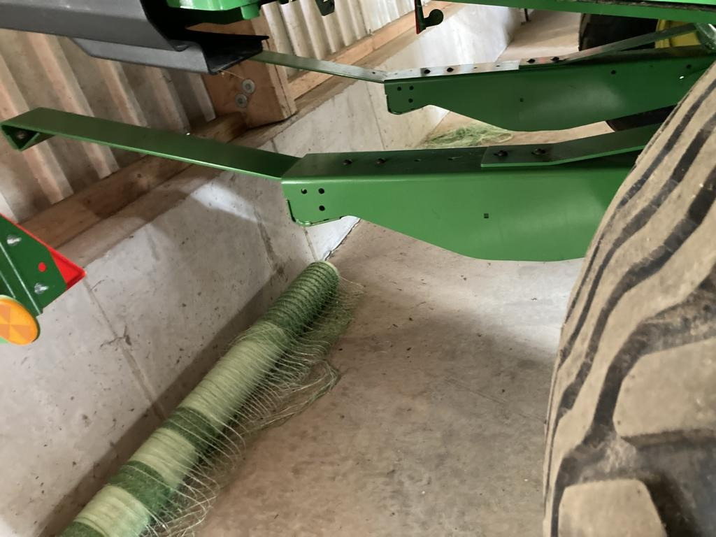 John Deere V461M - Обмотчик рулонов: фото 2 John Deere V461M - Обмотчик рулонов: фото 2