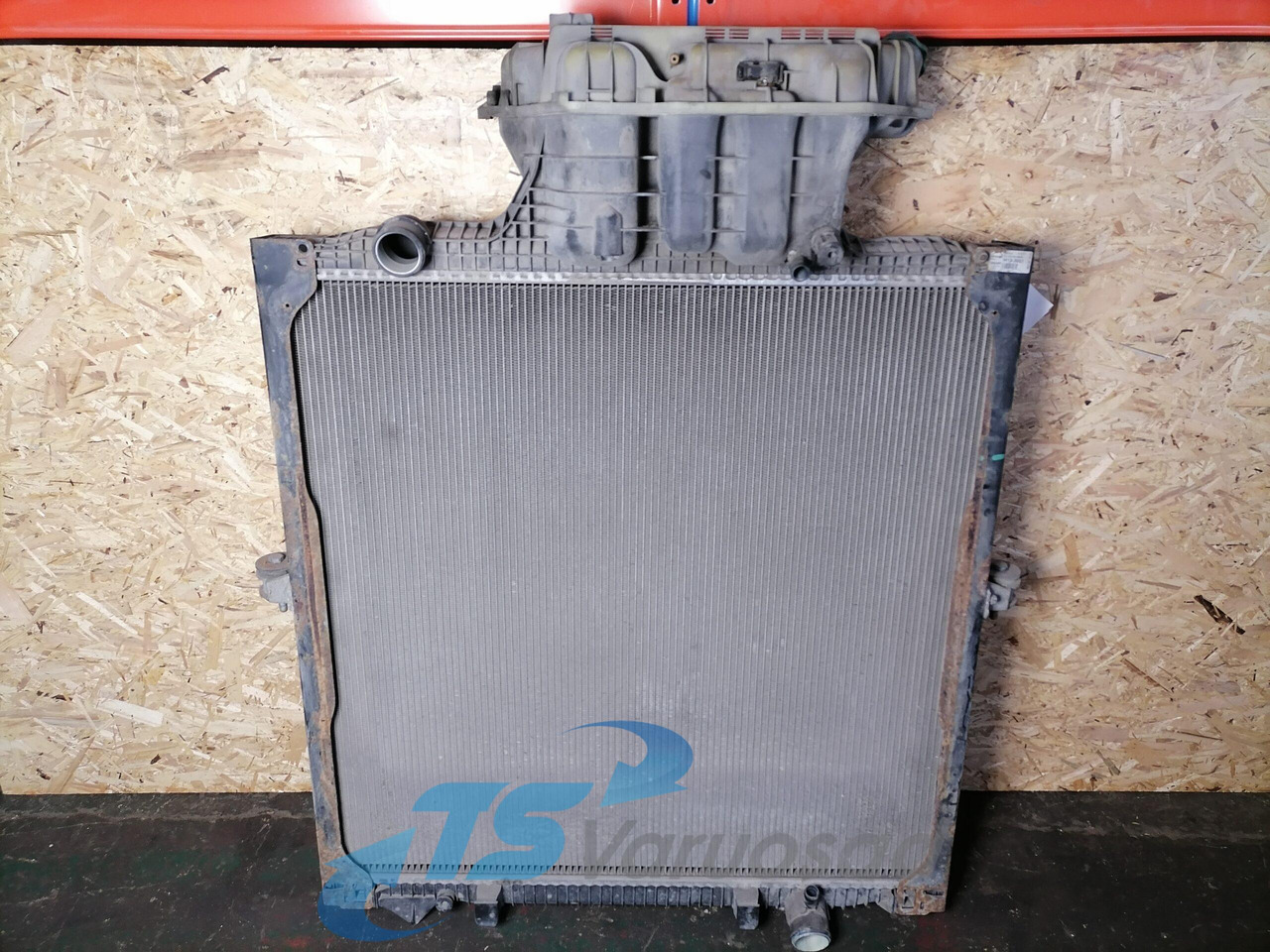 MAN Cooling radiator 81061016477 - Радиатор для Грузовиков: фото 1 MAN Cooling radiator 81061016477 - Радиатор для Грузовиков: фото 1