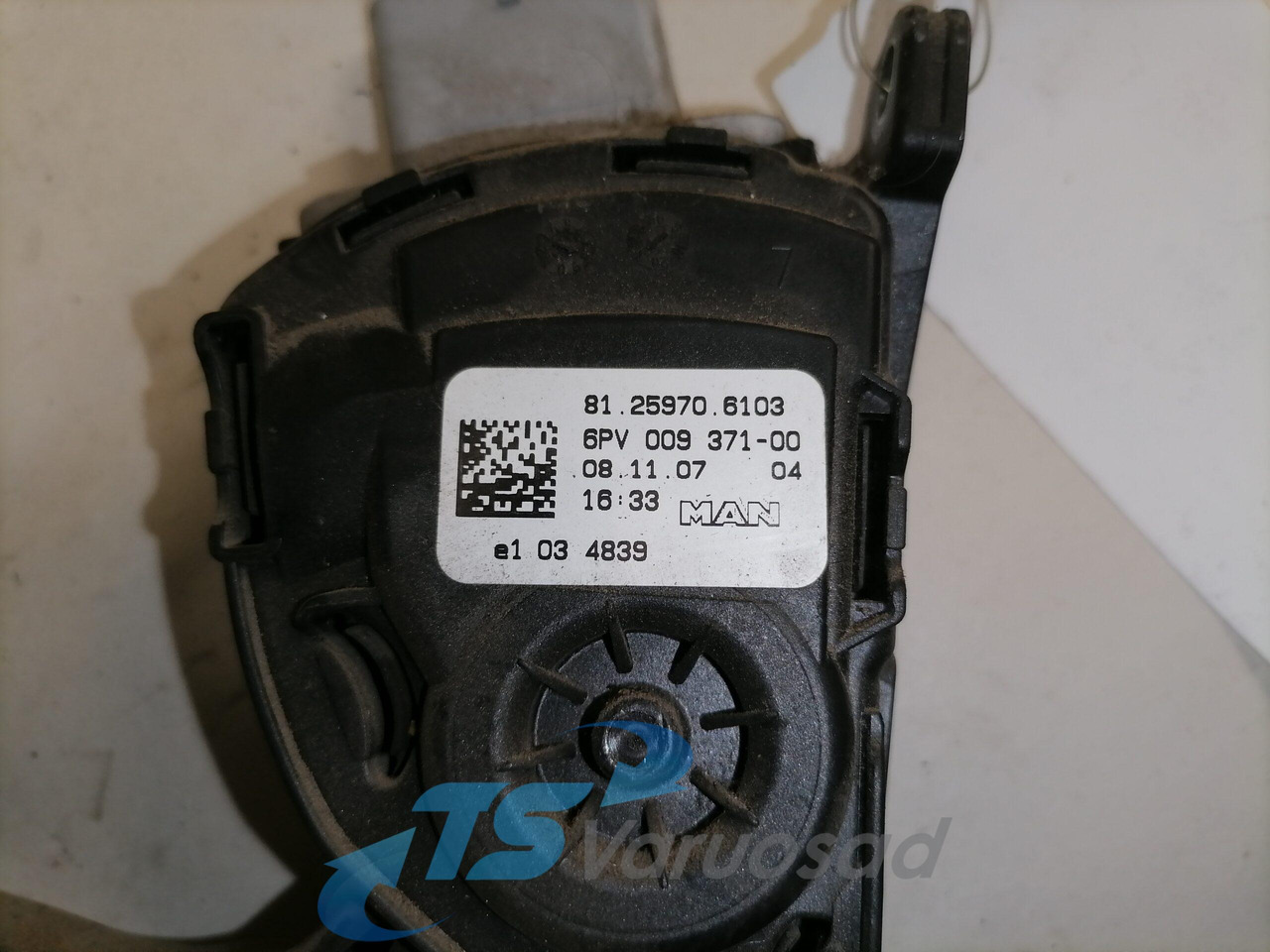 MAN Gaasipedaal reostaadiga 81259706103 - Подготовка топлива для Грузовиков: фото 4 MAN Gaasipedaal reostaadiga 81259706103 - Подготовка топлива для Грузовиков: фото 4