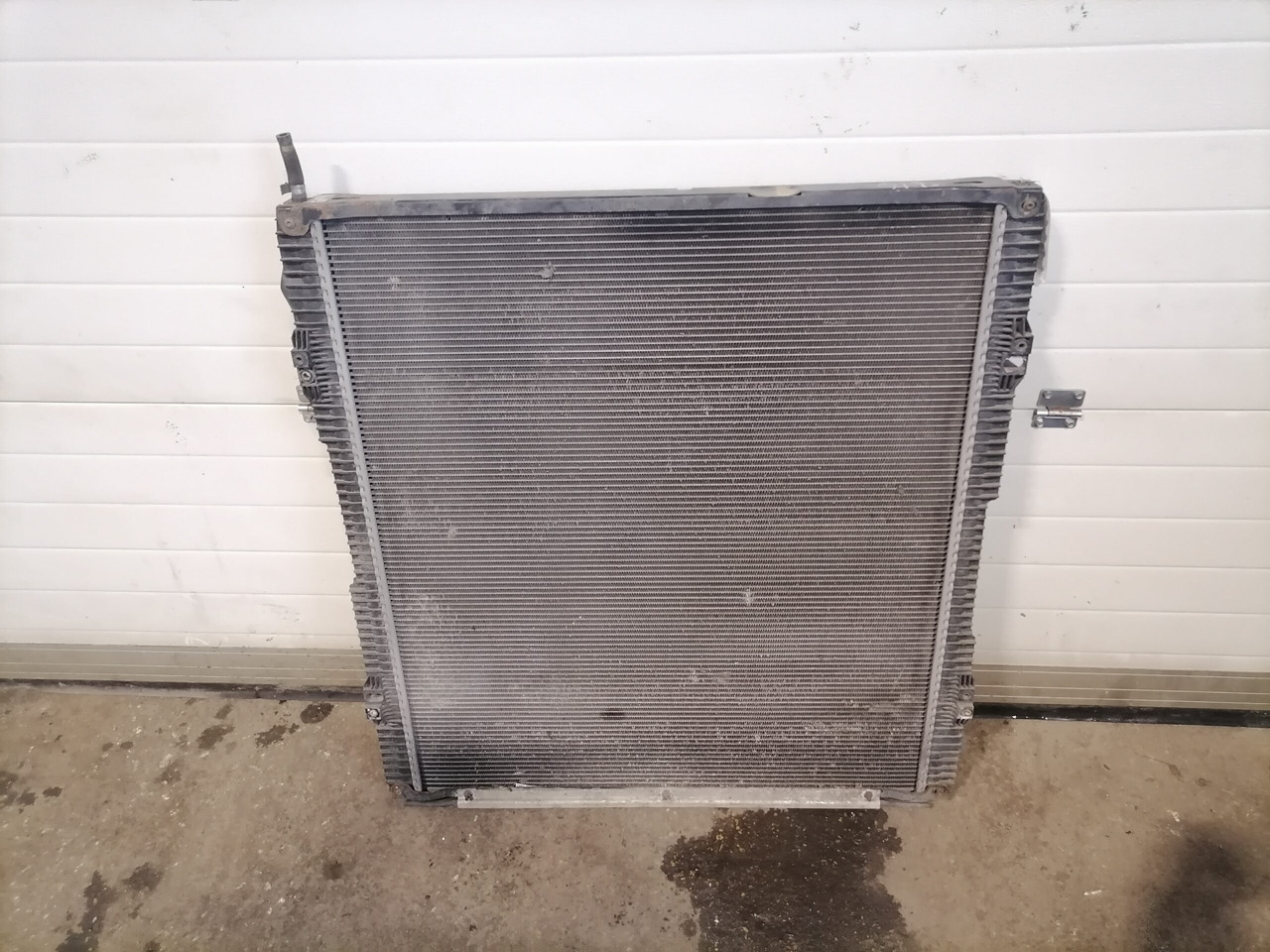Scania Cooling radiator 1769997 - Радиатор для Грузовиков: фото 2 Scania Cooling radiator 1769997 - Радиатор для Грузовиков: фото 2