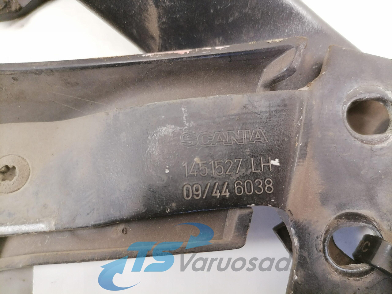 Scania Grille panel hinge 1451528 - Решётка радиатора для Грузовиков: фото 4 Scania Grille panel hinge 1451528 - Решётка радиатора для Грузовиков: фото 4