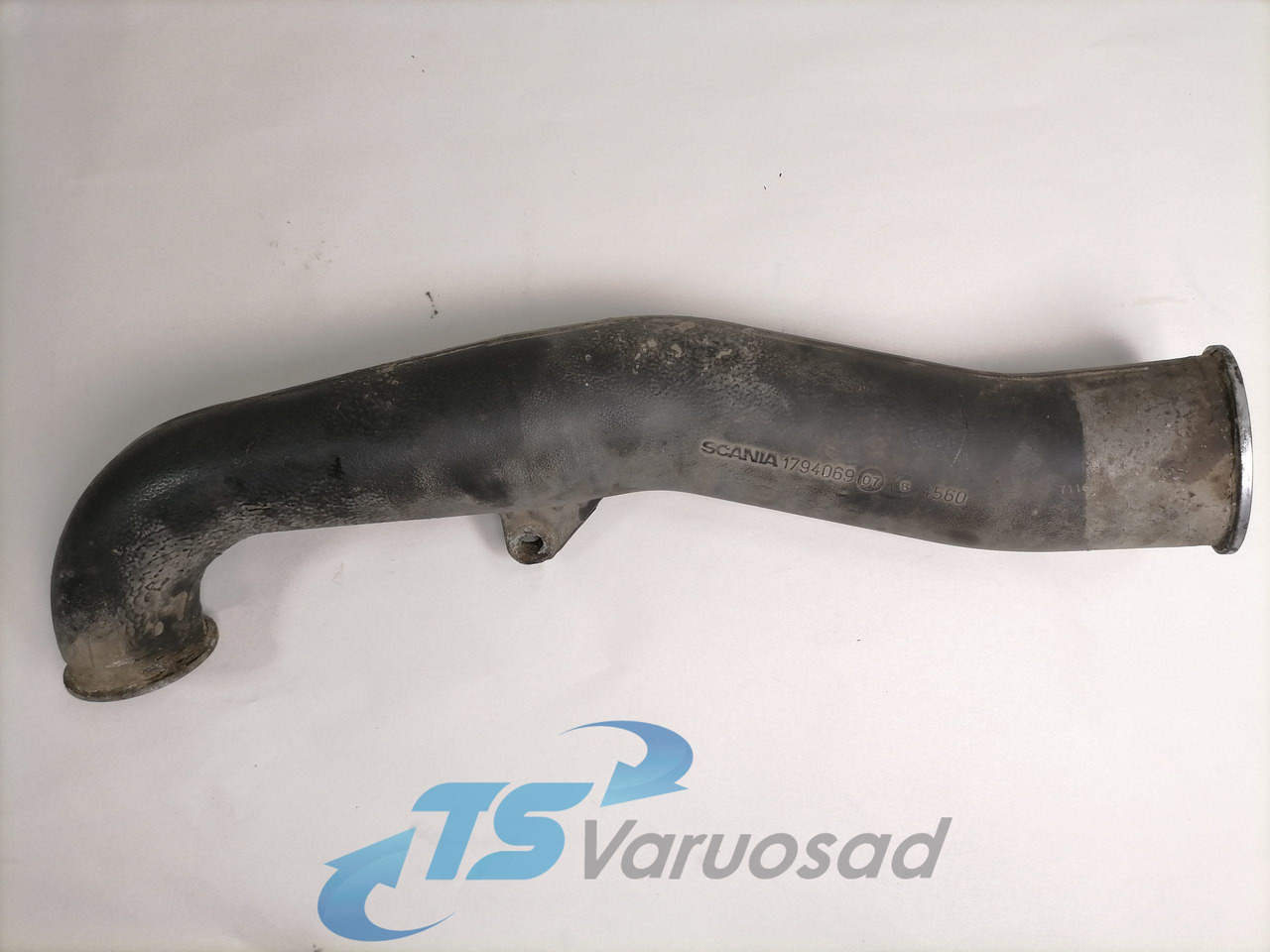Scania intercooler pipe 1794069 - Интеркулер для Грузовиков: фото 1 Scania intercooler pipe 1794069 - Интеркулер для Грузовиков: фото 1