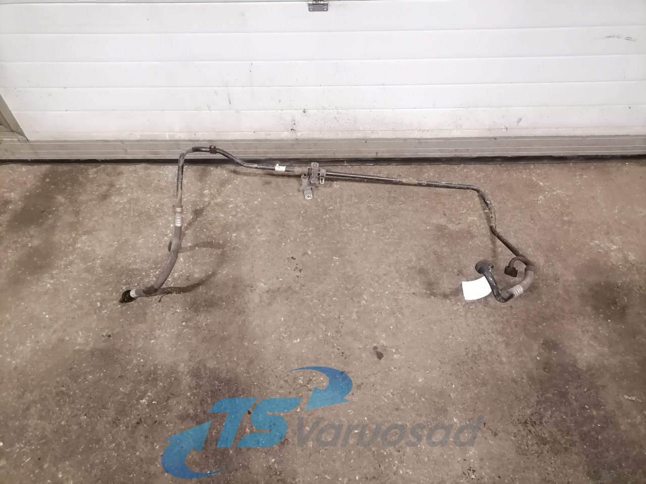 Volvo A/C pipe 82331894 - Отопление/ Вентиляция для Грузовиков: фото 1 Volvo A/C pipe 82331894 - Отопление/ Вентиляция для Грузовиков: фото 1
