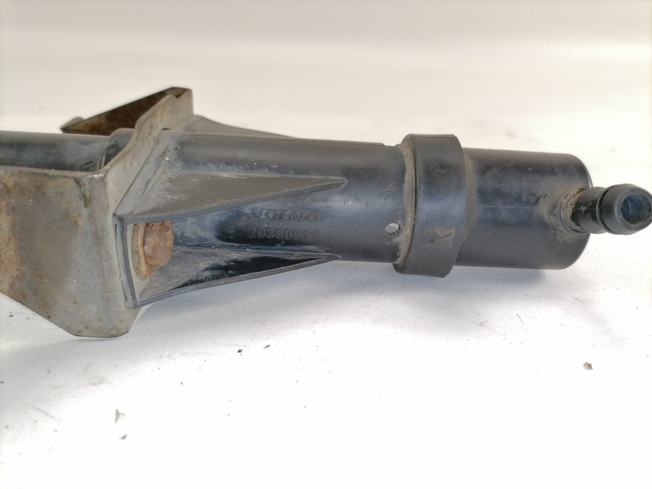 Volvo Headlight washer system 20360911 - Свет/ Освещение для Грузовиков: фото 3 Volvo Headlight washer system 20360911 - Свет/ Освещение для Грузовиков: фото 3