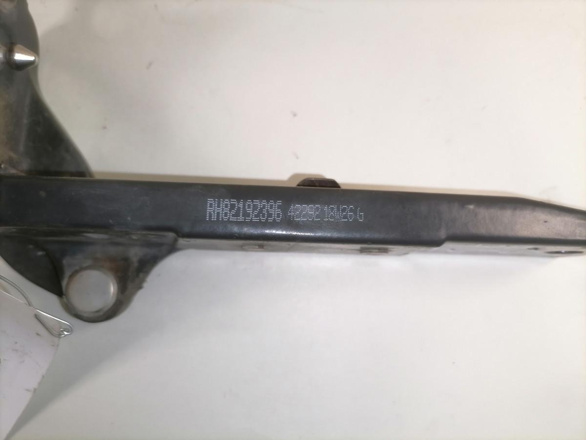 Volvo Iluvõre kandurhing 82192396 - Решётка радиатора для Грузовиков: фото 4 Volvo Iluvõre kandurhing 82192396 - Решётка радиатора для Грузовиков: фото 4