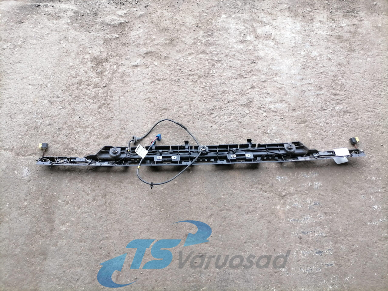 Volvo Kabiini reklaamvalgusti liist 82903982 - Свет/ Освещение для Грузовиков: фото 2 Volvo Kabiini reklaamvalgusti liist 82903982 - Свет/ Освещение для Грузовиков: фото 2
