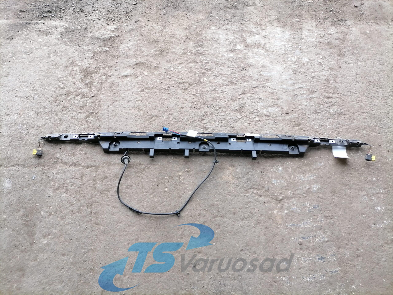 Volvo Kabiini reklaamvalgusti liist 82903982 - Свет/ Освещение для Грузовиков: фото 1 Volvo Kabiini reklaamvalgusti liist 82903982 - Свет/ Освещение для Грузовиков: фото 1
