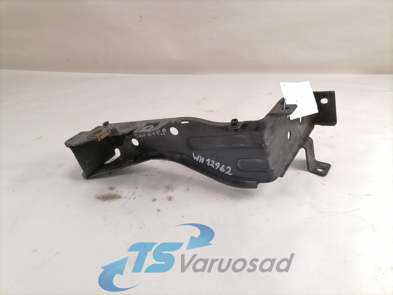 Volvo Light bracket 82285617 - Свет/ Освещение для Грузовиков: фото 3 Volvo Light bracket 82285617 - Свет/ Освещение для Грузовиков: фото 3