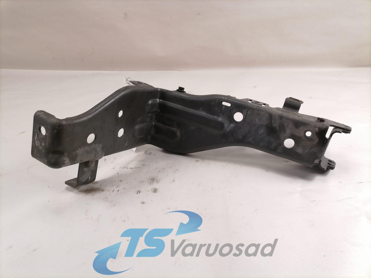 Volvo Light bracket 82285617 - Свет/ Освещение для Грузовиков: фото 1 Volvo Light bracket 82285617 - Свет/ Освещение для Грузовиков: фото 1