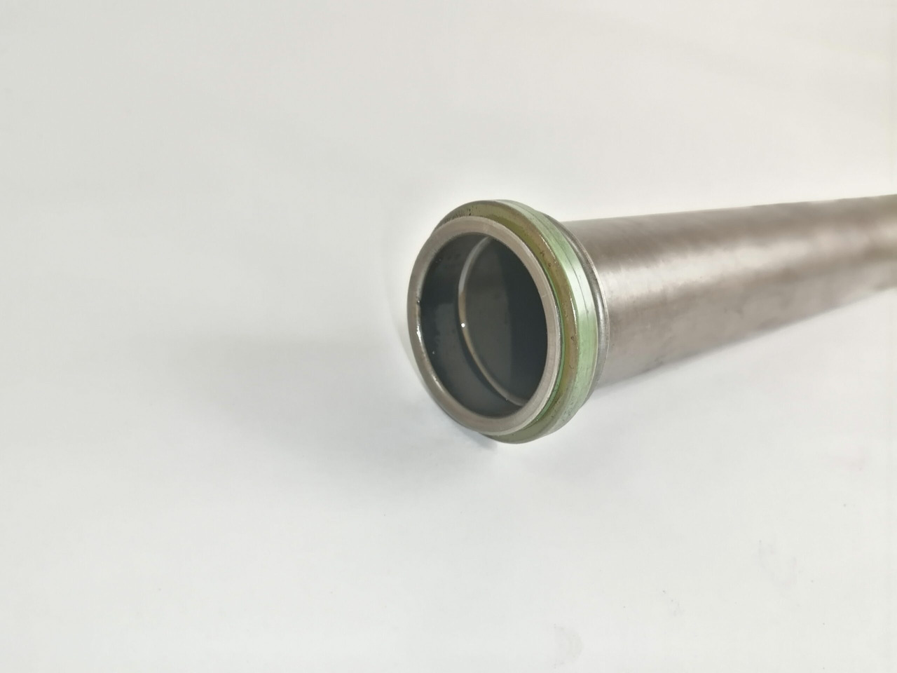 Volvo Oil pick up pipe 20509415 - Двигатель и запчасти для Грузовиков: фото 2 Volvo Oil pick up pipe 20509415 - Двигатель и запчасти для Грузовиков: фото 2