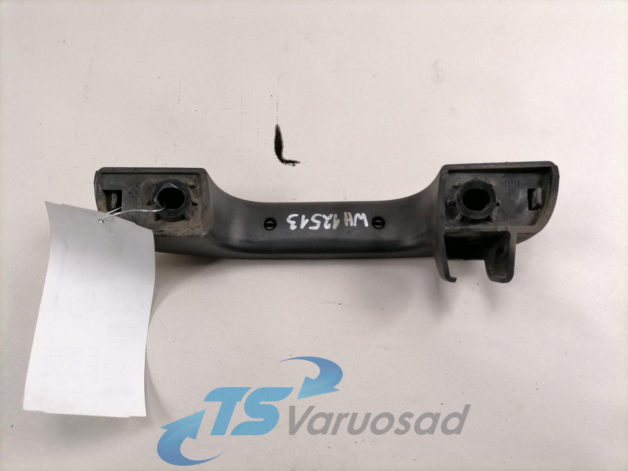 Volvo Plastikdetail, iluvõre käepide 3175367 - Аэродинамика/ Спойлеры для Грузовиков: фото 2 Volvo Plastikdetail, iluvõre käepide 3175367 - Аэродинамика/ Спойлеры для Грузовиков: фото 2