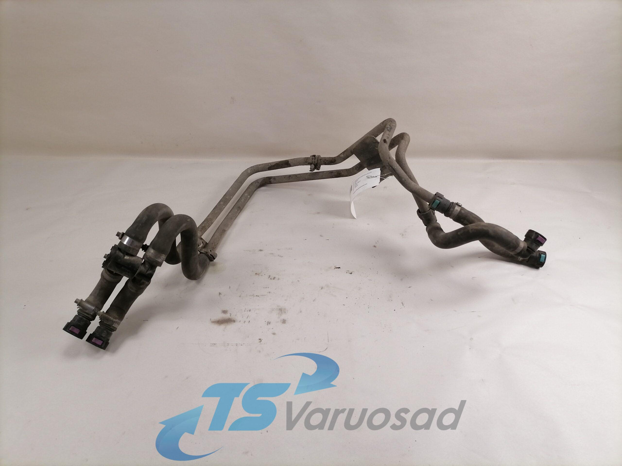 Volvo Salongisoojendus torud 21913681 - Отопление/ Вентиляция для Грузовиков: фото 2 Volvo Salongisoojendus torud 21913681 - Отопление/ Вентиляция для Грузовиков: фото 2