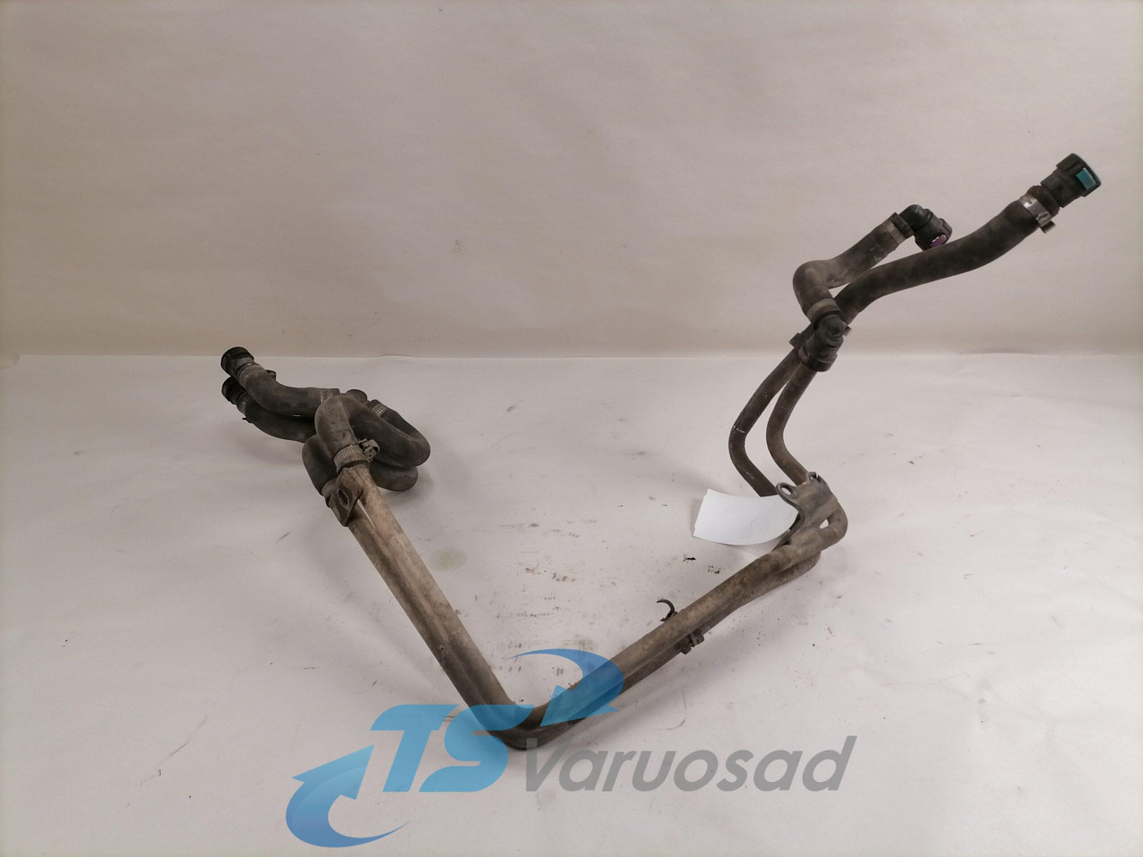 Volvo Salongisoojendus torud 21913681 - Отопление/ Вентиляция для Грузовиков: фото 1 Volvo Salongisoojendus torud 21913681 - Отопление/ Вентиляция для Грузовиков: фото 1