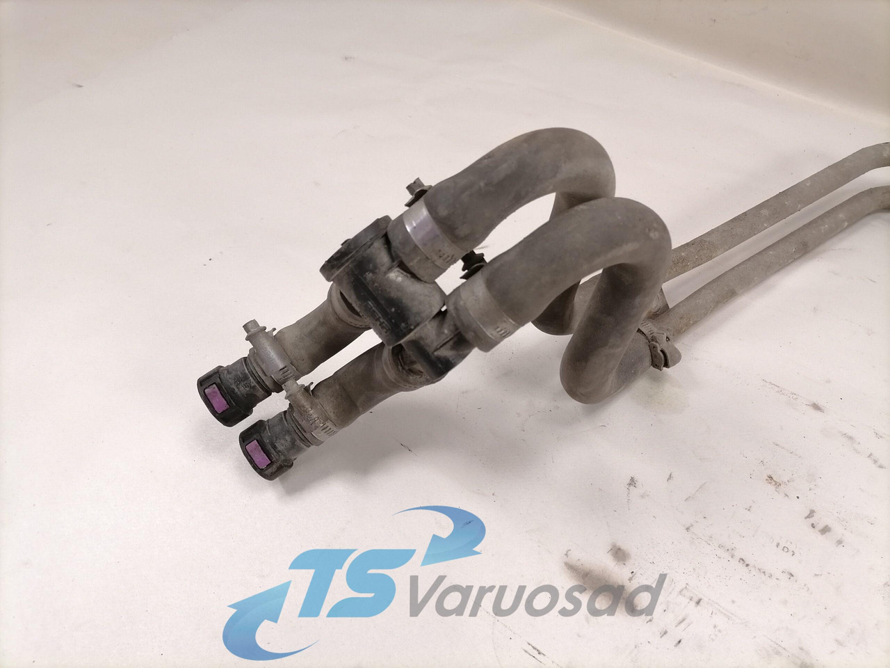 Volvo Salongisoojendus torud 21913681 - Отопление/ Вентиляция для Грузовиков: фото 3 Volvo Salongisoojendus torud 21913681 - Отопление/ Вентиляция для Грузовиков: фото 3