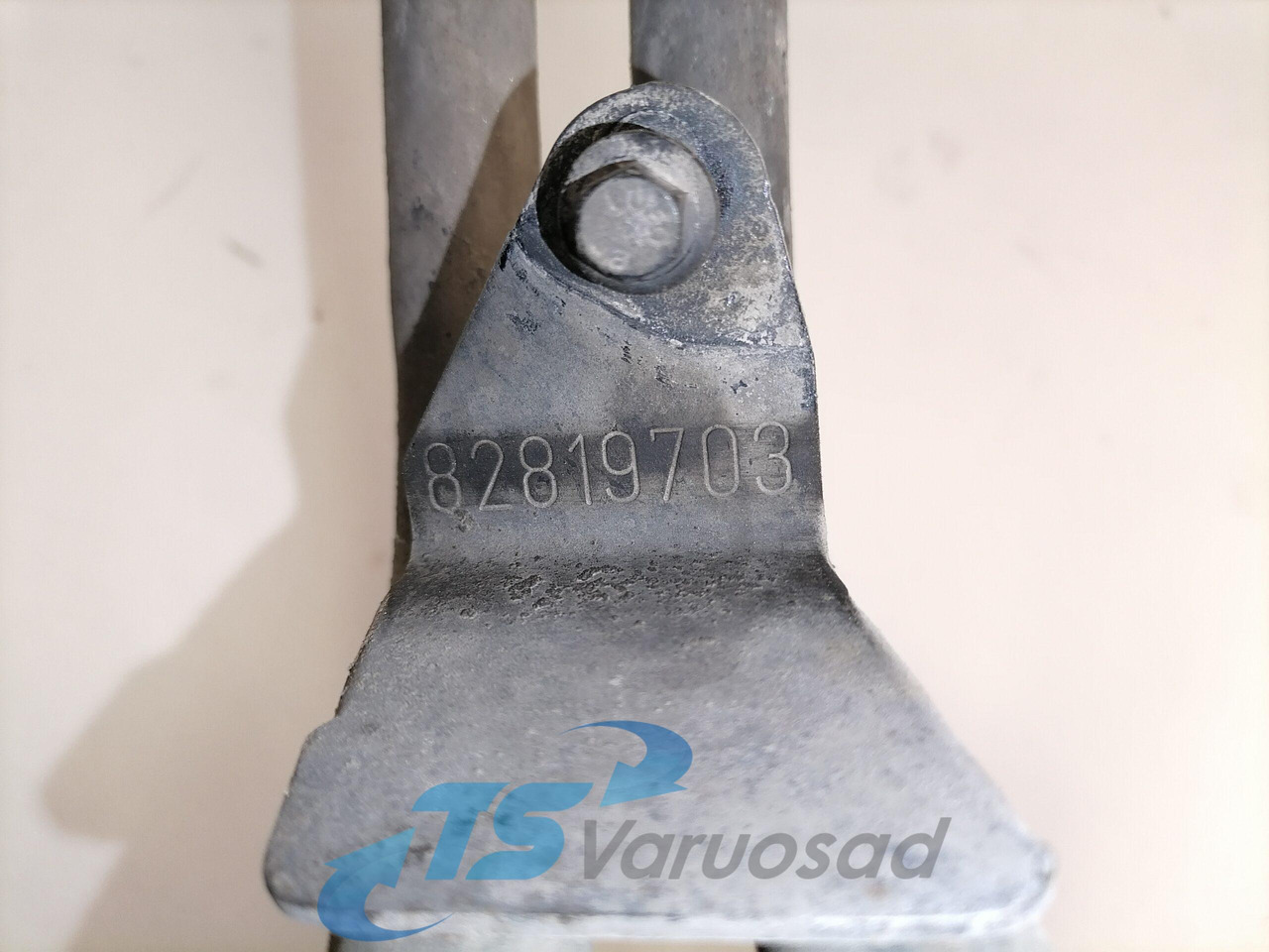 Volvo Salongisoojendus torud 82819703 - Отопление/ Вентиляция для Грузовиков: фото 3 Volvo Salongisoojendus torud 82819703 - Отопление/ Вентиляция для Грузовиков: фото 3