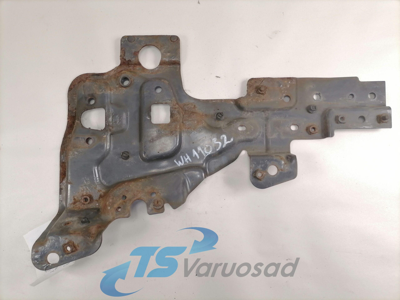 Volvo light bracket 84146828 - Свет/ Освещение для Грузовиков: фото 2 Volvo light bracket 84146828 - Свет/ Освещение для Грузовиков: фото 2