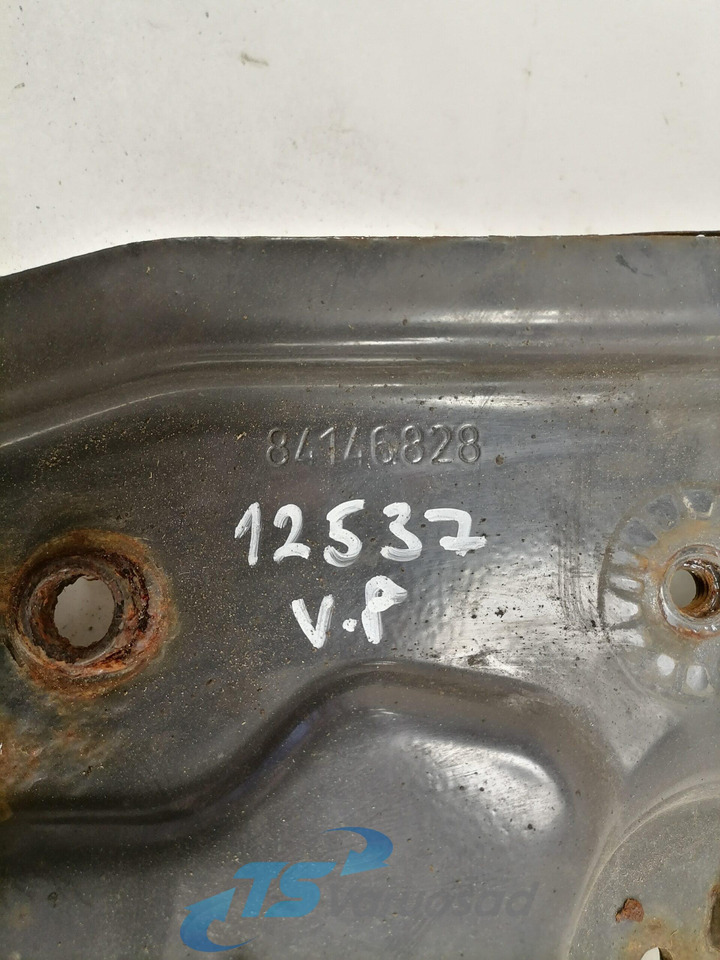 Volvo light bracket 84146828 - Свет/ Освещение для Грузовиков: фото 3 Volvo light bracket 84146828 - Свет/ Освещение для Грузовиков: фото 3