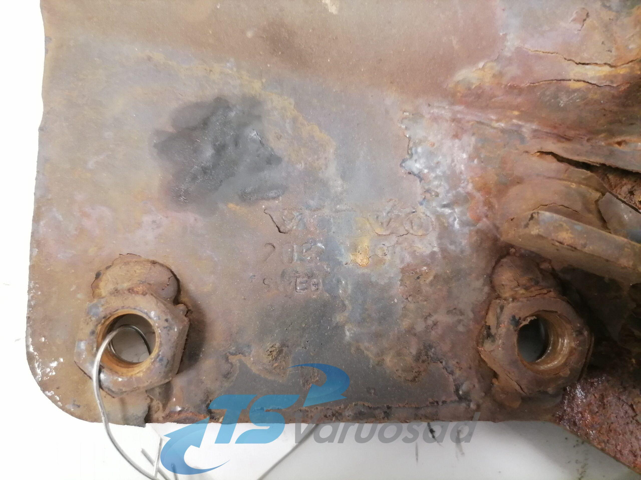 Volvo lower grille carrier hinge 20545095 - Решётка радиатора для Грузовиков: фото 2 Volvo lower grille carrier hinge 20545095 - Решётка радиатора для Грузовиков: фото 2