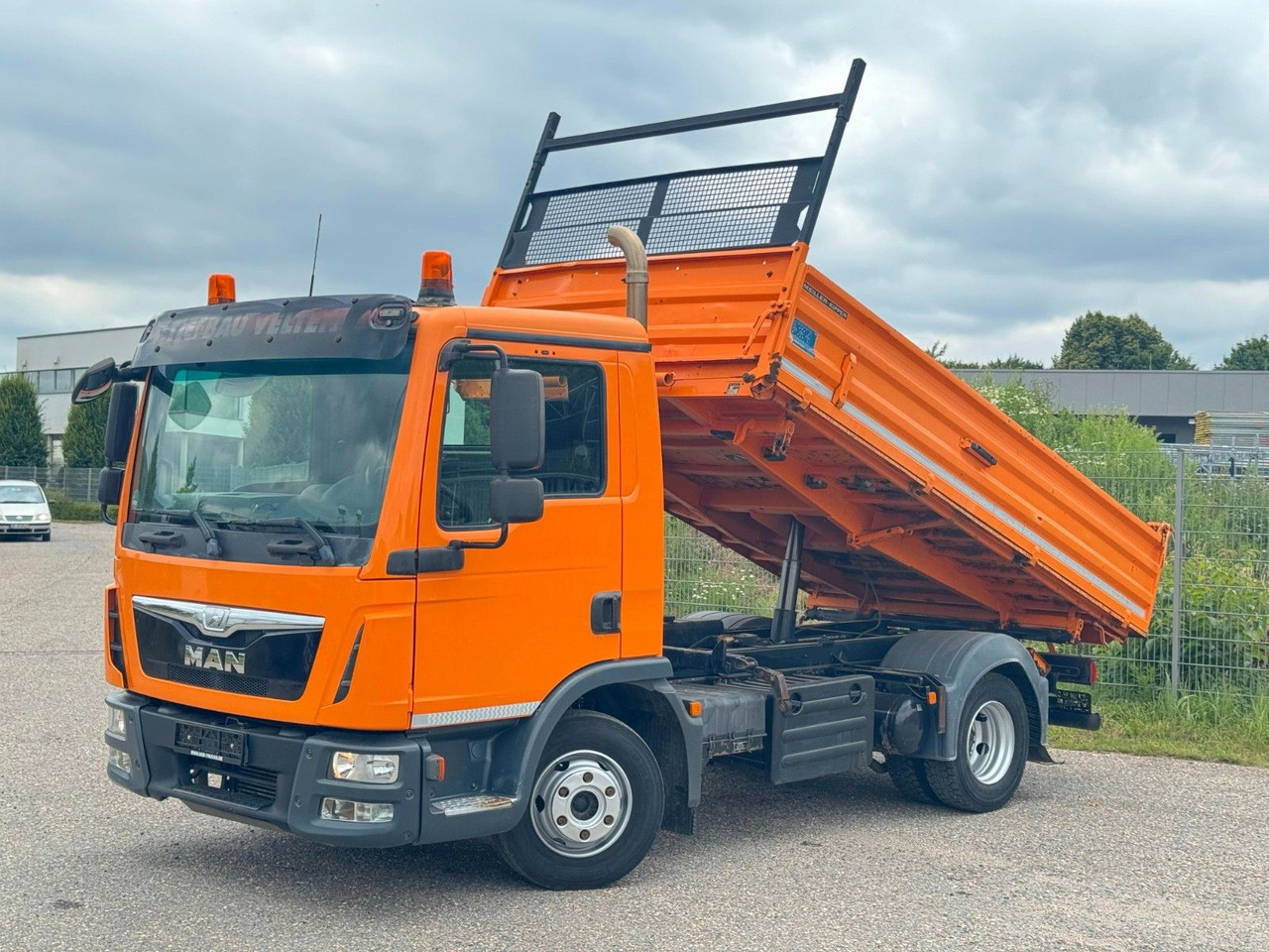 MAN 8.220 4x2 Meiller 3S. Kipper AHK Sperrdiff. TOP - Самосвал: фото 1 MAN 8.220 4x2 Meiller 3S. Kipper AHK Sperrdiff. TOP - Самосвал: фото 1