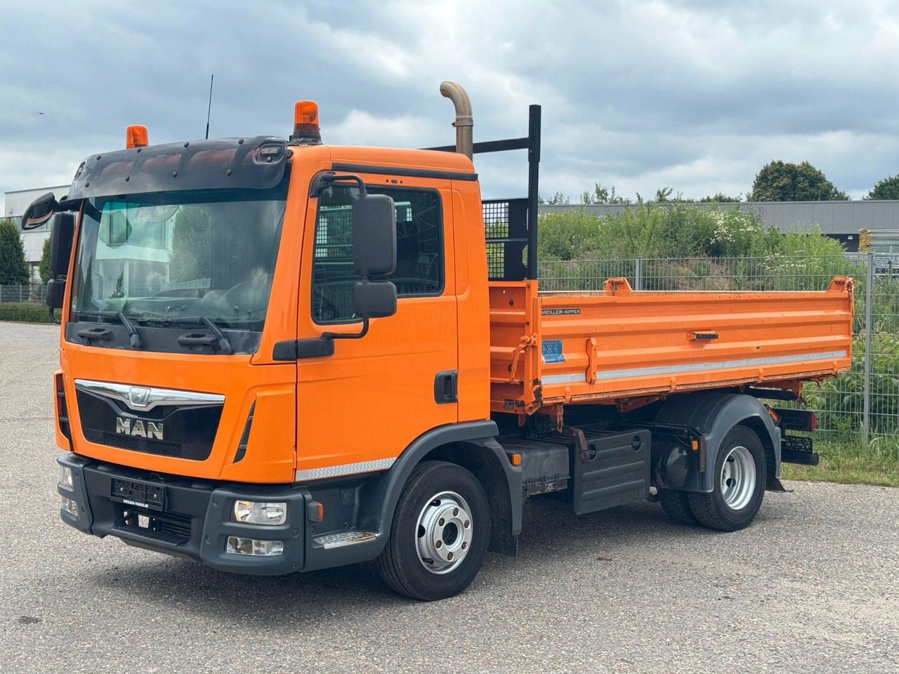 MAN 8.220 4x2 Meiller 3S. Kipper AHK Sperrdiff. TOP - Самосвал: фото 2 MAN 8.220 4x2 Meiller 3S. Kipper AHK Sperrdiff. TOP - Самосвал: фото 2