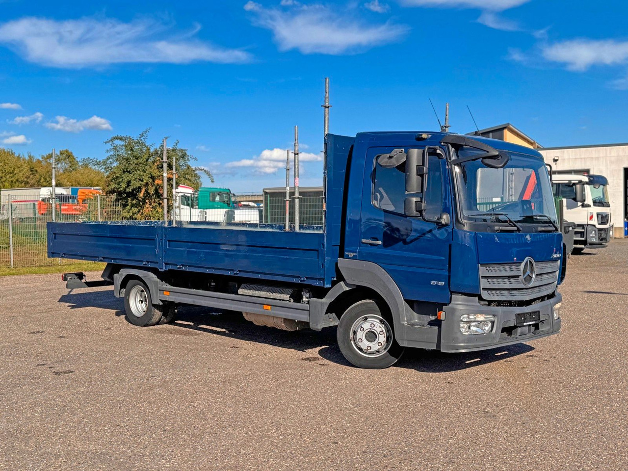 Mercedes-Benz 818 4X2 Pritsche original Kilometer - Малотоннажный бортовой грузовик: фото 1 Mercedes-Benz 818 4X2 Pritsche original Kilometer - Малотоннажный бортовой грузовик: фото 1