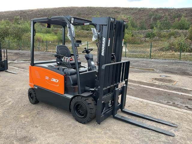 Doosan B30X-7 PLUS - Электропогрузчик: фото 4 Doosan B30X-7 PLUS - Электропогрузчик: фото 4