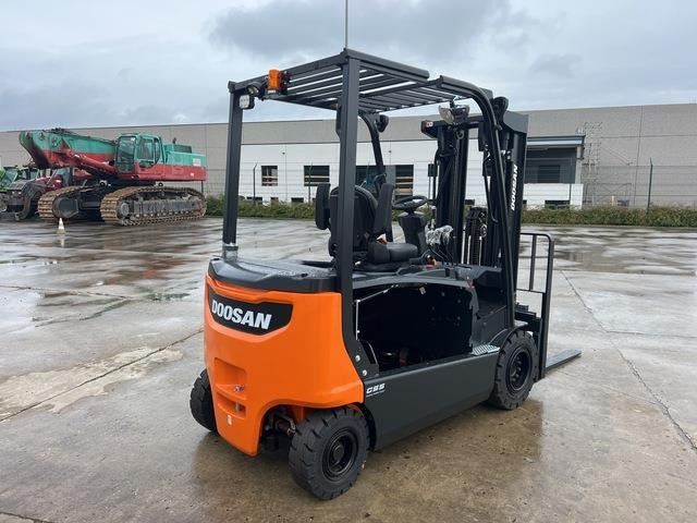 Doosan B30X-7 PLUS - Электропогрузчик: фото 3 Doosan B30X-7 PLUS - Электропогрузчик: фото 3