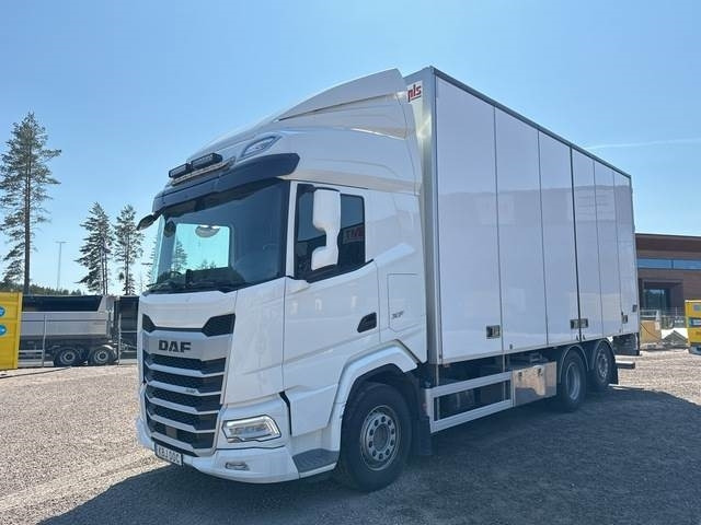 DAF XF 530 FAN - Грузовик с закрытым кузовом: фото 1 DAF XF 530 FAN - Грузовик с закрытым кузовом: фото 1