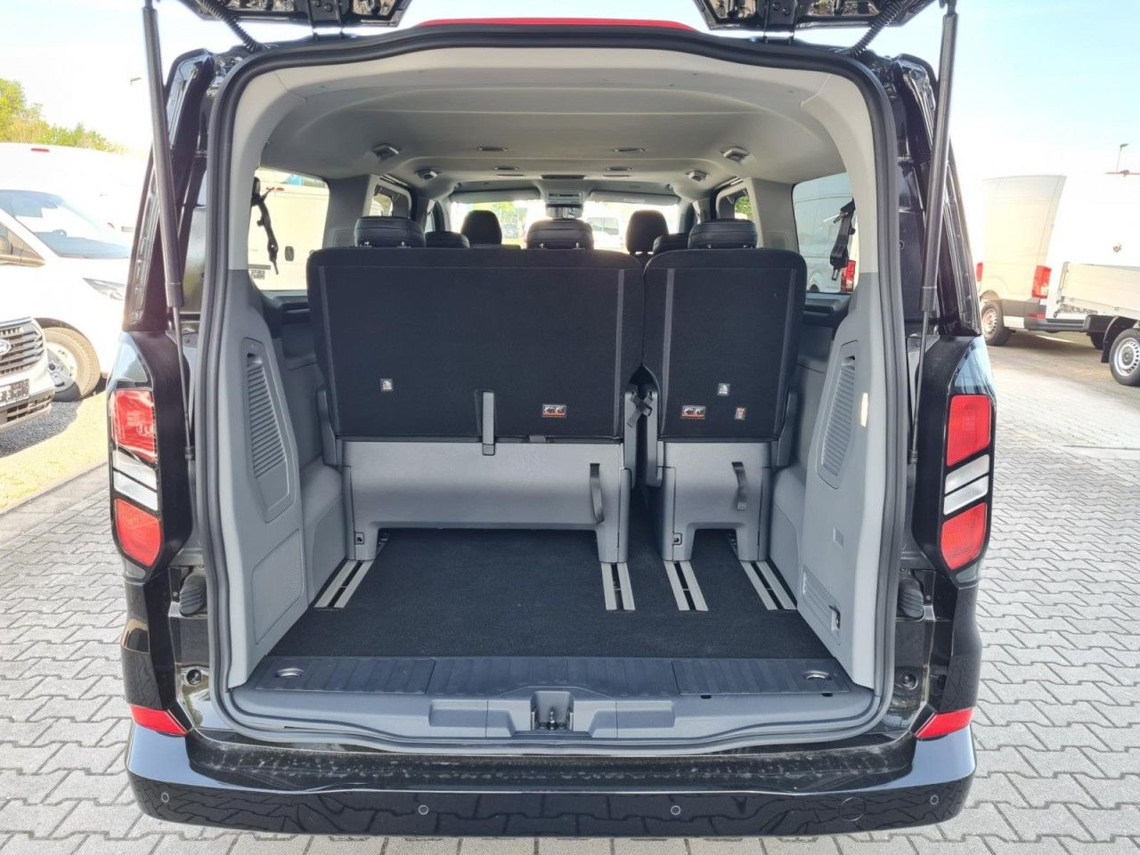 Ford Tourneo Custom 320 AG L2 Titanium 8 Sitze LEDER - Пассажирский фургон: фото 5 Ford Tourneo Custom 320 AG L2 Titanium 8 Sitze LEDER - Пассажирский фургон: фото 5