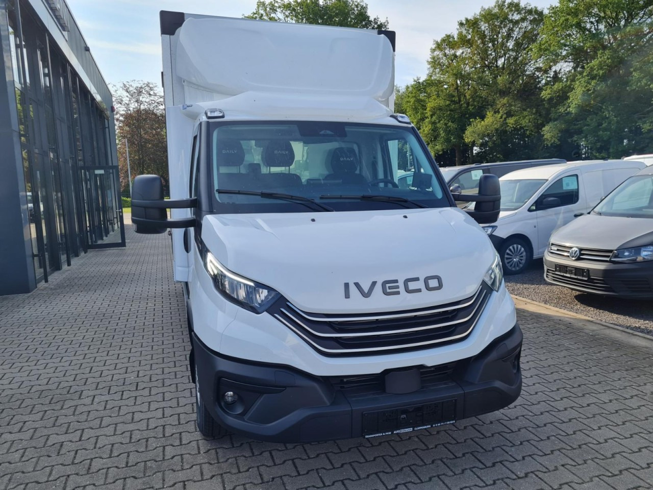 Iveco DAILY 35S18 Koffer Hi MATIC ALU KAMERA NAVI TEMPOMAT - Фургон с закрытым кузовом: фото 2 Iveco DAILY 35S18 Koffer Hi MATIC ALU KAMERA NAVI TEMPOMAT - Фургон с закрытым кузовом: фото 2