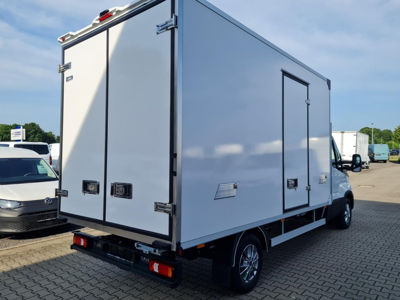Iveco DAILY 35S18 Koffer Hi MATIC ALU KAMERA NAVI TEMPOMAT - Фургон с закрытым кузовом: фото 4 Iveco DAILY 35S18 Koffer Hi MATIC ALU KAMERA NAVI TEMPOMAT - Фургон с закрытым кузовом: фото 4
