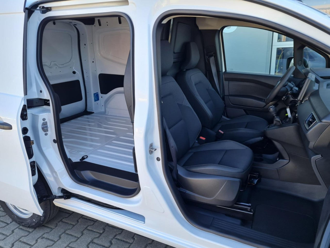 Renault Kangoo Van Kasten L1H1 TCe 1.3i KLIMA PDC TEMPOMAT - Легковой фургон: фото 4 Renault Kangoo Van Kasten L1H1 TCe 1.3i KLIMA PDC TEMPOMAT - Легковой фургон: фото 4