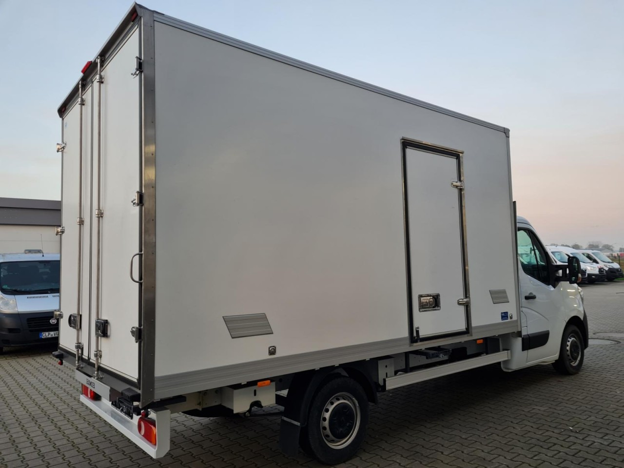 Renault Master 3.5t Möbel Koffer KLIMA LUFTFEDERUNG TEMPOMAT - Фургон с закрытым кузовом: фото 4 Renault Master 3.5t Möbel Koffer KLIMA LUFTFEDERUNG TEMPOMAT - Фургон с закрытым кузовом: фото 4