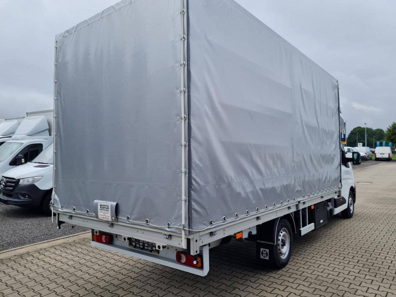 Renault Master 35 Pritsche Schiebe Plane Schlafkab 10 PAL LUFTFEDER - Тентованный фургон: фото 4 Renault Master 35 Pritsche Schiebe Plane Schlafkab 10 PAL LUFTFEDER - Тентованный фургон: фото 4