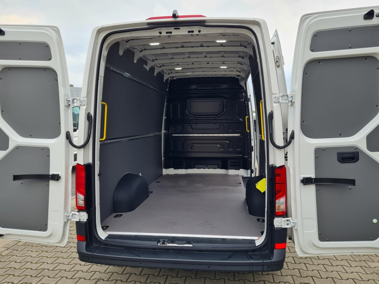 Volkswagen Crafter 35 Kasten TDI L3H3 LED TEMPOMAT AUTOMATIK - Цельнометаллический фургон: фото 5 Volkswagen Crafter 35 Kasten TDI L3H3 LED TEMPOMAT AUTOMATIK - Цельнометаллический фургон: фото 5