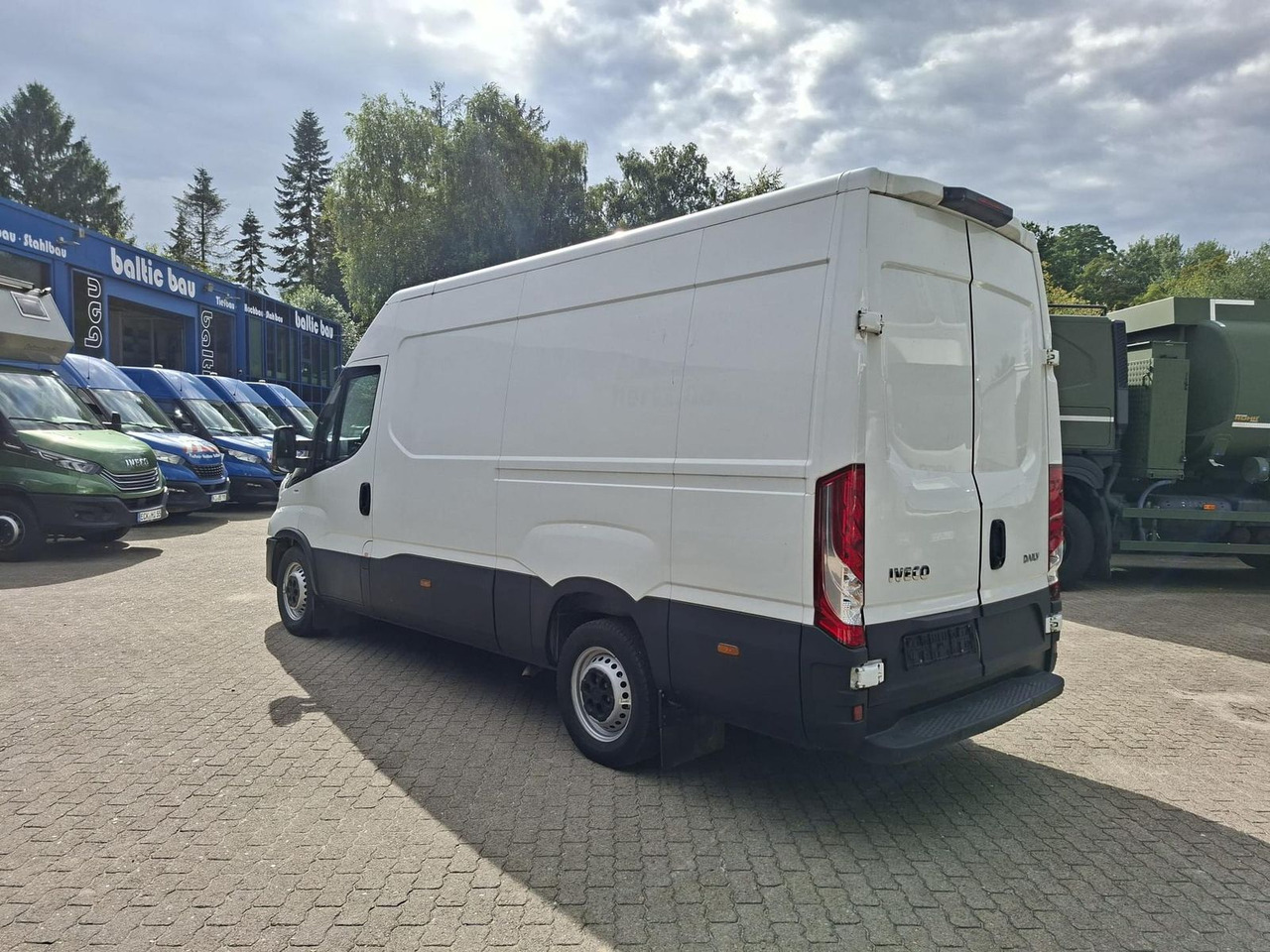 Iveco Daily 35 S16 V 3520L Klima 115 kW (156 PS), S... - Цельнометаллический фургон: фото 3 Iveco Daily 35 S16 V 3520L Klima 115 kW (156 PS), S... - Цельнометаллический фургон: фото 3