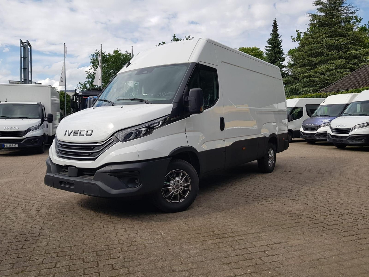 Iveco Daily 35S18HA8 V 3520L mit AHK, Rückfahrkamer... - Цельнометаллический фургон: фото 1 Iveco Daily 35S18HA8 V 3520L mit AHK, Rückfahrkamer... - Цельнометаллический фургон: фото 1