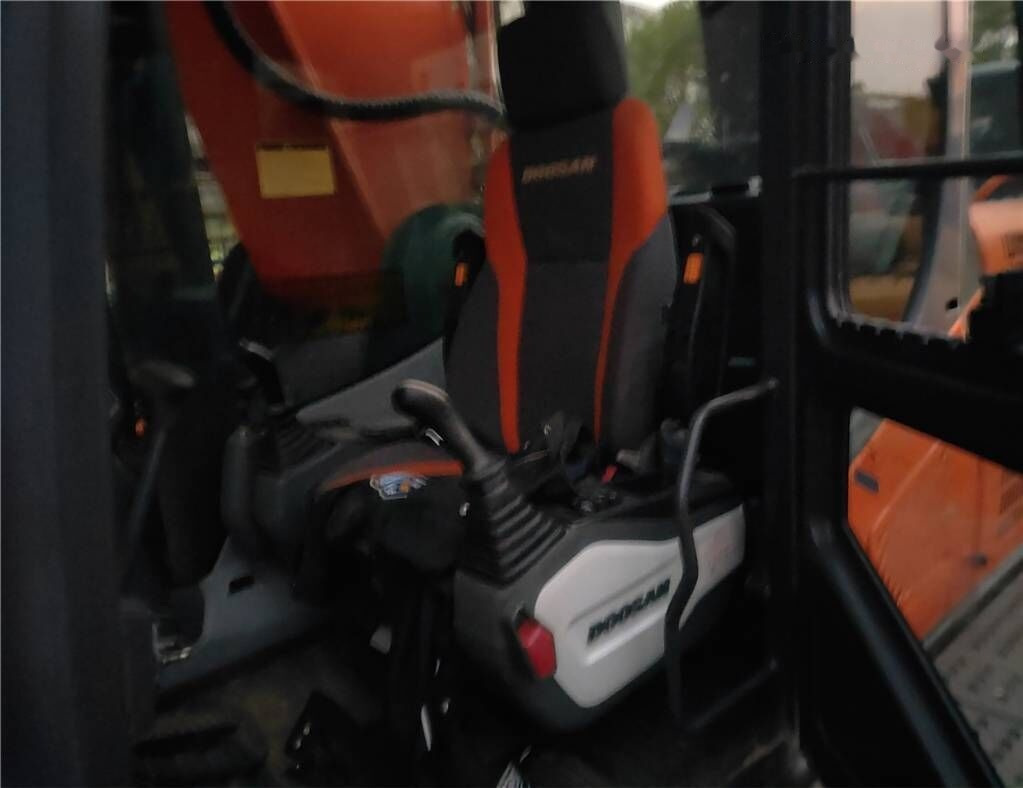 Doosan DX 530 LC-5 - Гусеничный экскаватор: фото 3 Doosan DX 530 LC-5 - Гусеничный экскаватор: фото 3