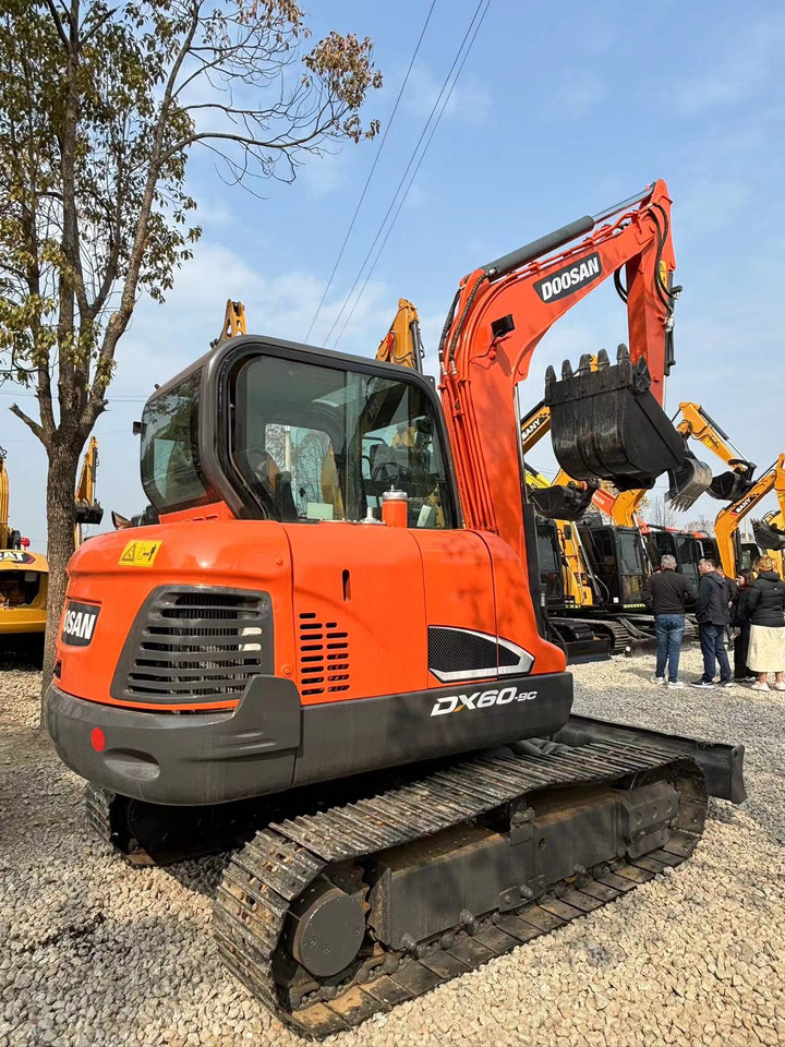Doosan DX60-9C - Гусеничный экскаватор: фото 1 Doosan DX60-9C - Гусеничный экскаватор: фото 1