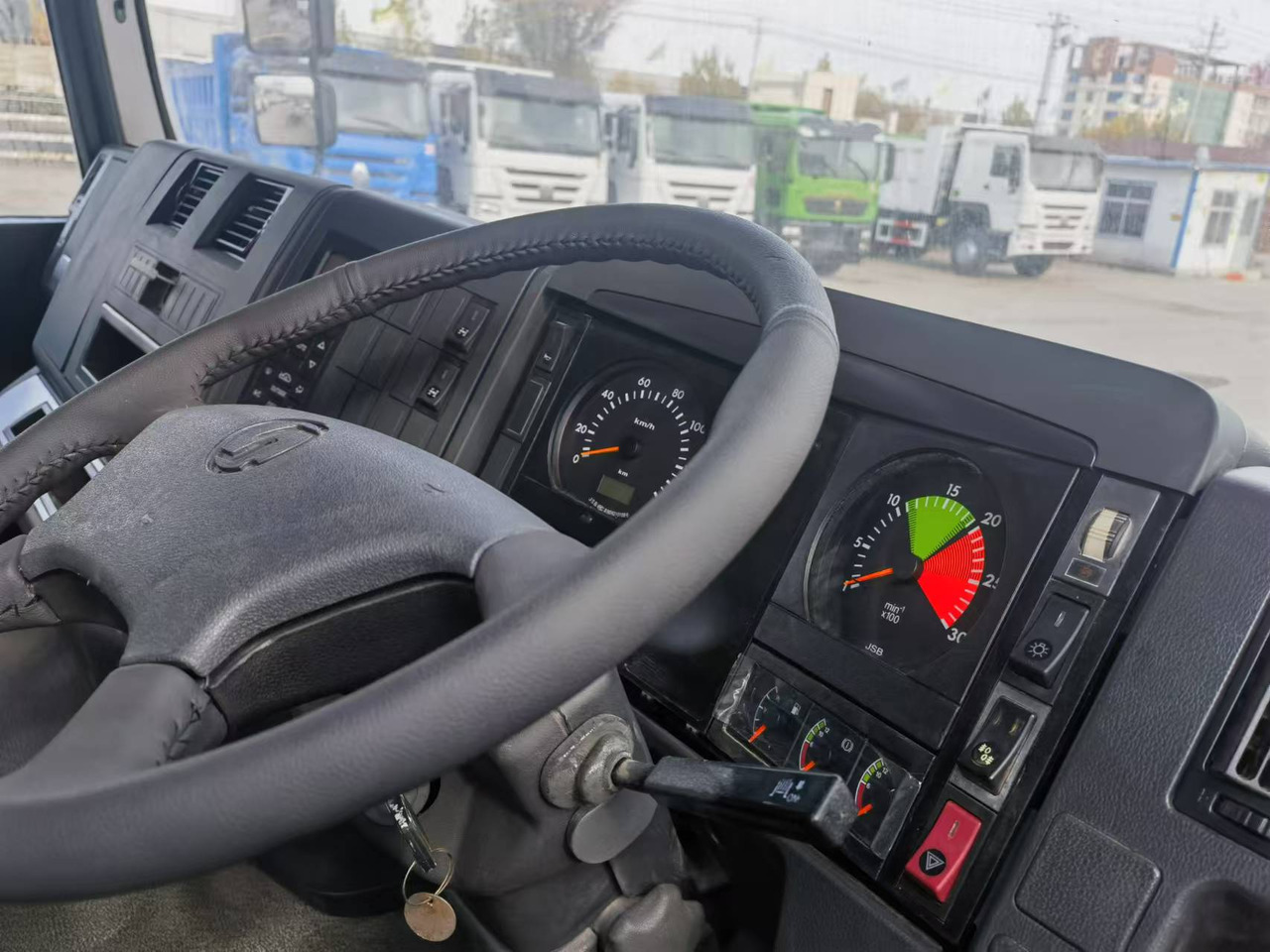 Shacman F3000 6*4 Sprinkler truck(Right rudder) - Коммунальная/ Специальная техника: фото 5 Shacman F3000 6*4 Sprinkler truck(Right rudder) - Коммунальная/ Специальная техника: фото 5