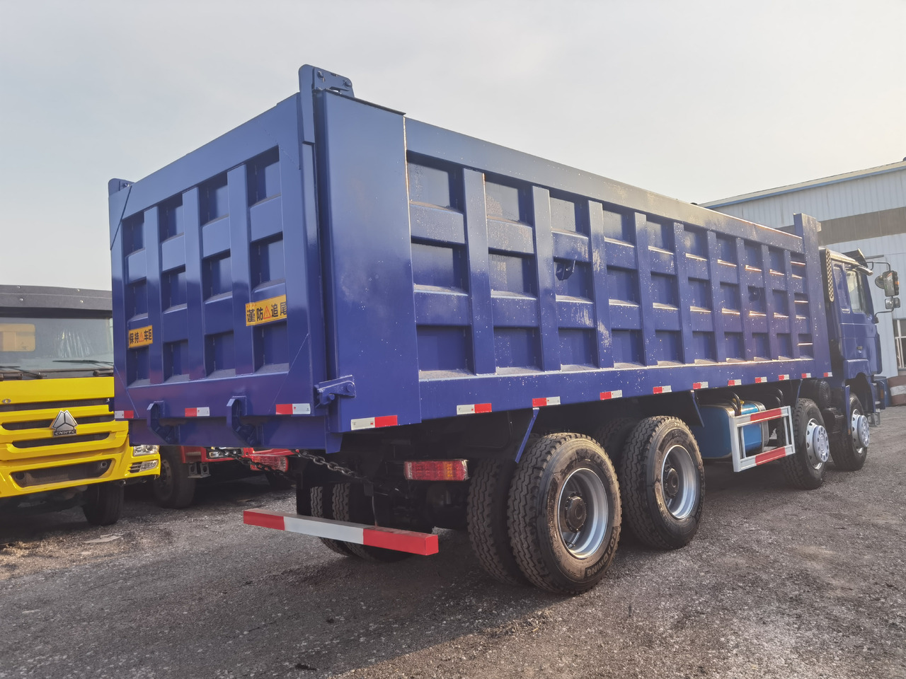 SHACMAN 8*4 Dump truck - Самосвал: фото 4 SHACMAN 8*4 Dump truck - Самосвал: фото 4