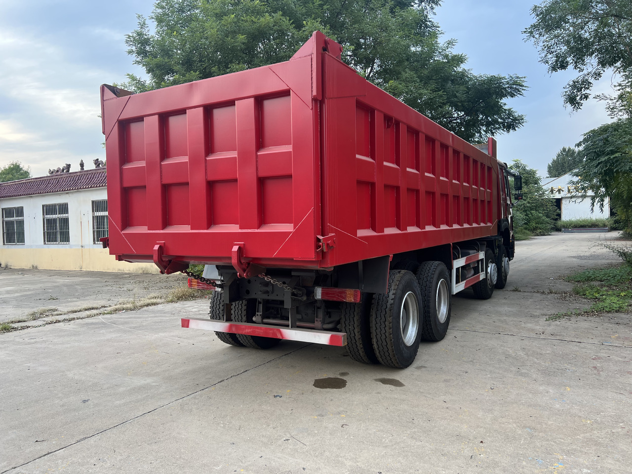 SINOTRUK HOWO 8*4 - Самосвал: фото 5 SINOTRUK HOWO 8*4 - Самосвал: фото 5
