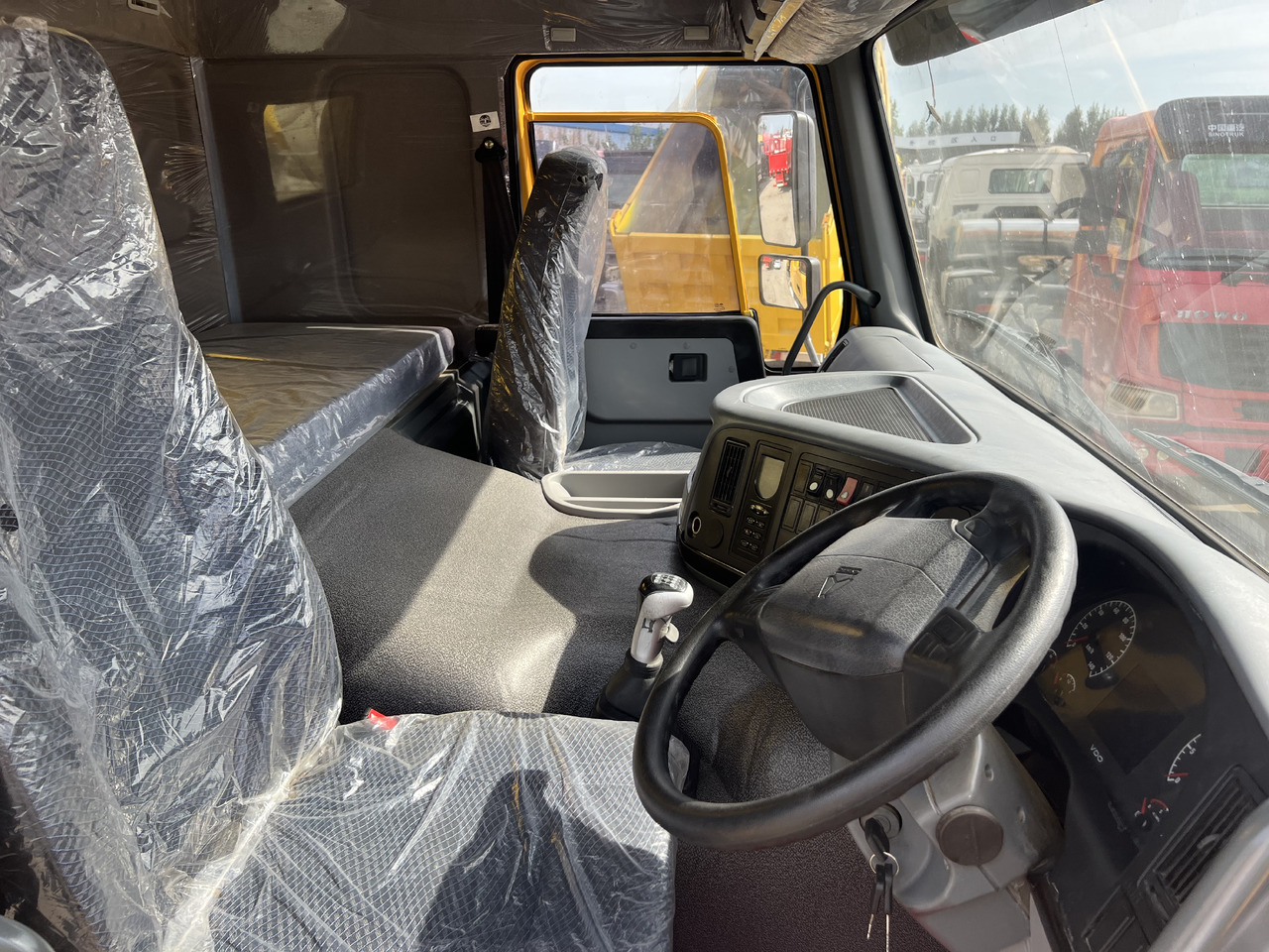 Самосвал SINOTRUK HOWO 8*4 RHD: фото 13 Самосвал SINOTRUK HOWO 8*4 RHD: фото 13