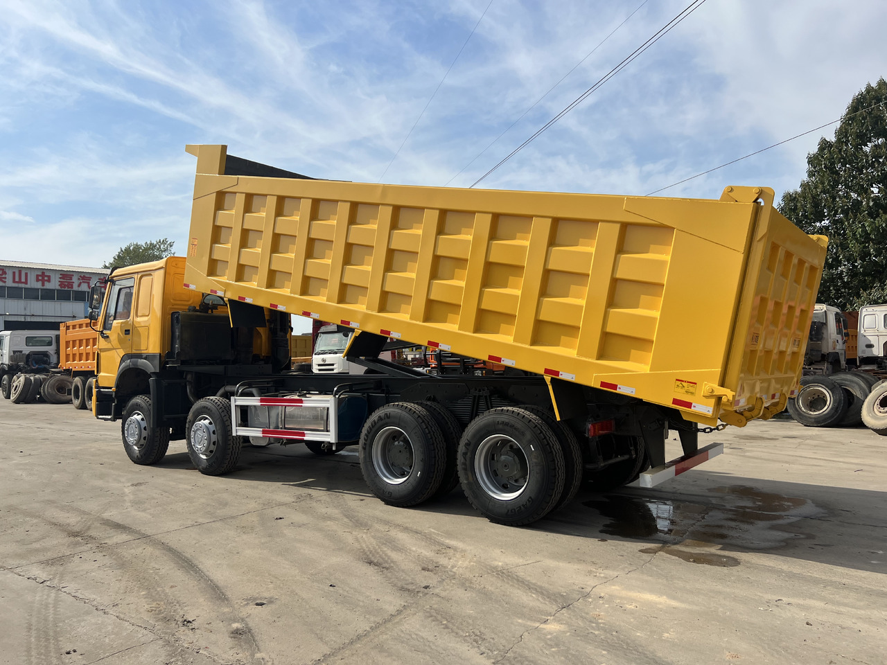 Самосвал SINOTRUK HOWO 8*4 RHD: фото 12 Самосвал SINOTRUK HOWO 8*4 RHD: фото 12