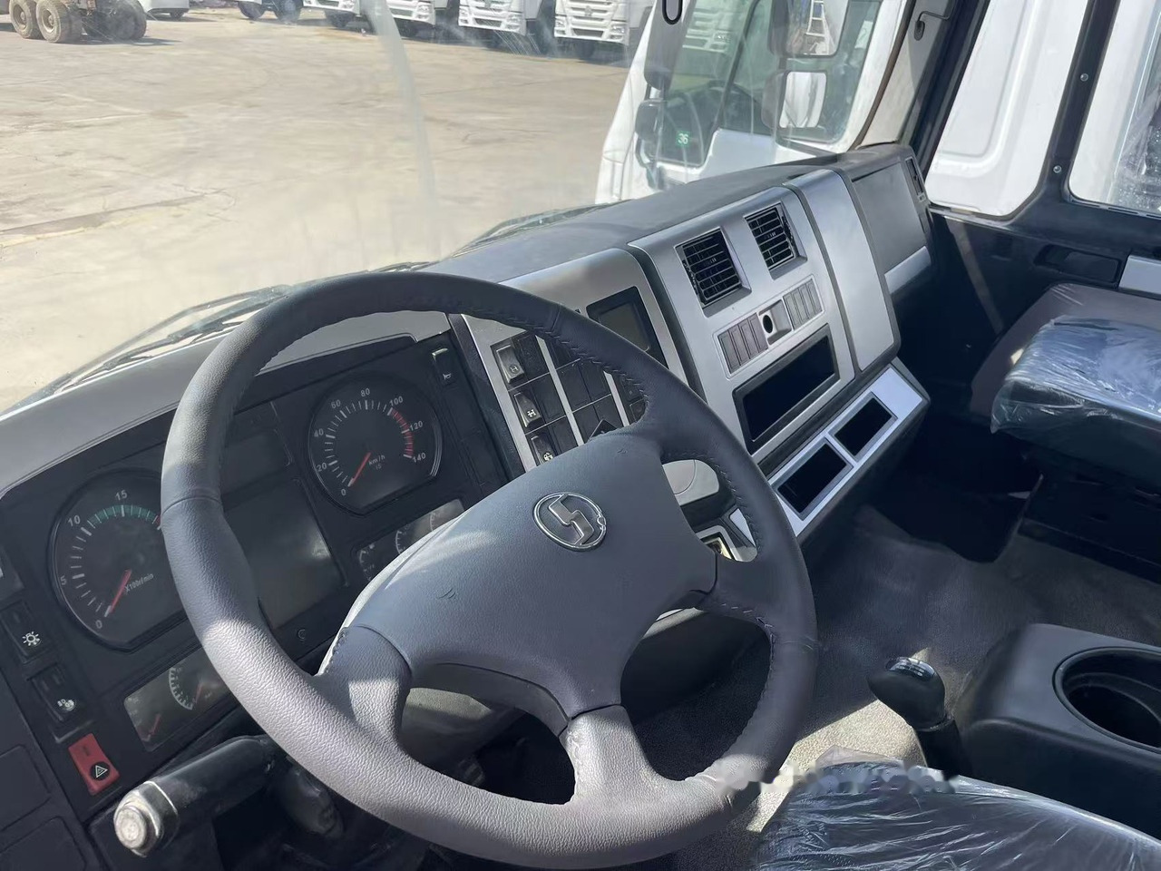 Shacman F3000 Concrete mixer truck - Автобетоносмеситель: фото 4 Shacman F3000 Concrete mixer truck - Автобетоносмеситель: фото 4