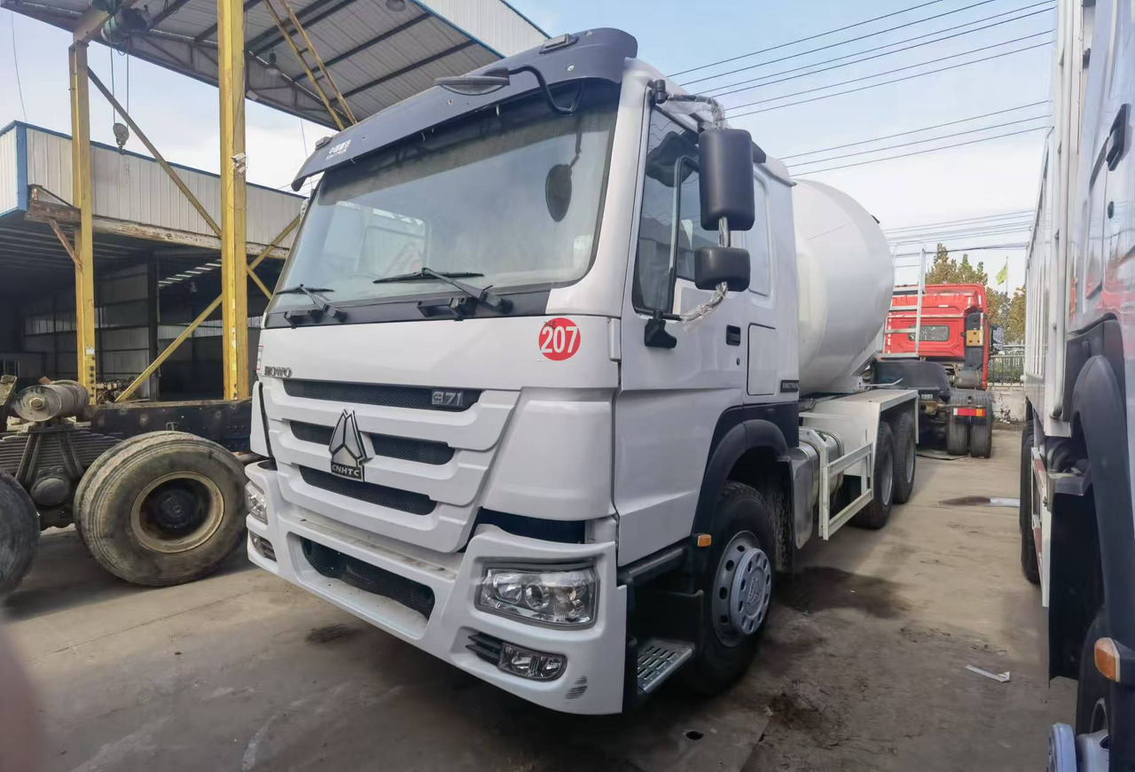 Sinotruk HOWO 371 Concrete mixer truck - Автобетоносмеситель: фото 2 Sinotruk HOWO 371 Concrete mixer truck - Автобетоносмеситель: фото 2